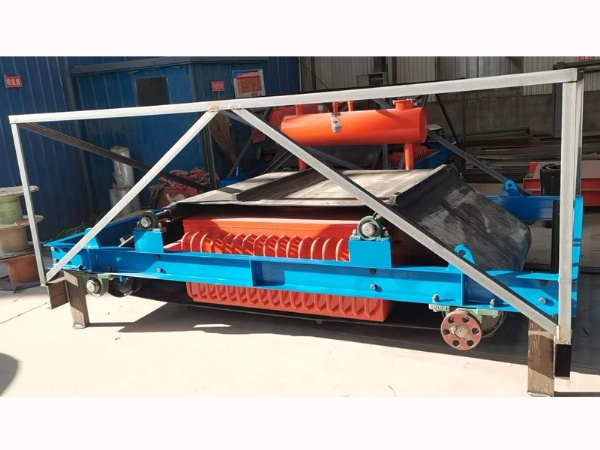 出口油冷自卸电磁除铁器